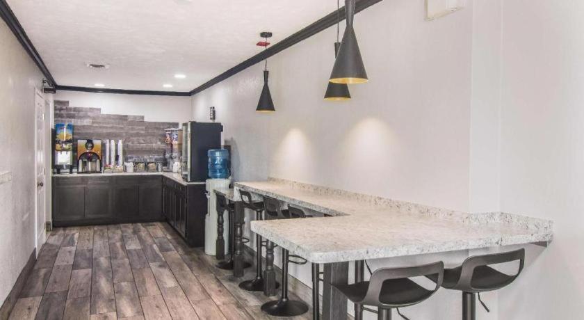 Americas Best Value Inn Еллаєнс Екстер'єр фото
