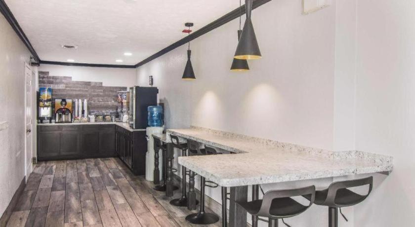 Americas Best Value Inn Еллаєнс Екстер'єр фото